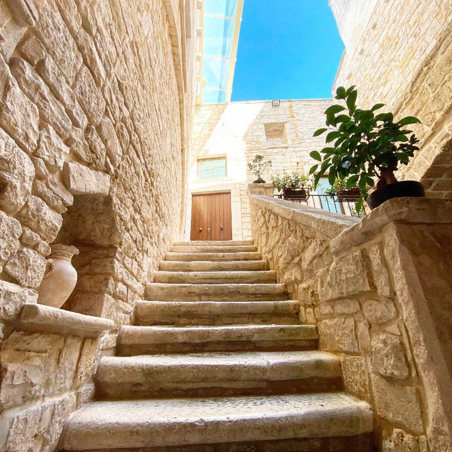 דירות ג'ובינאצו Palazzo Morola XIV Century מראה חיצוני תמונה