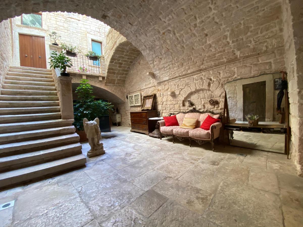 דירות ג'ובינאצו Palazzo Morola XIV Century מראה חיצוני תמונה
