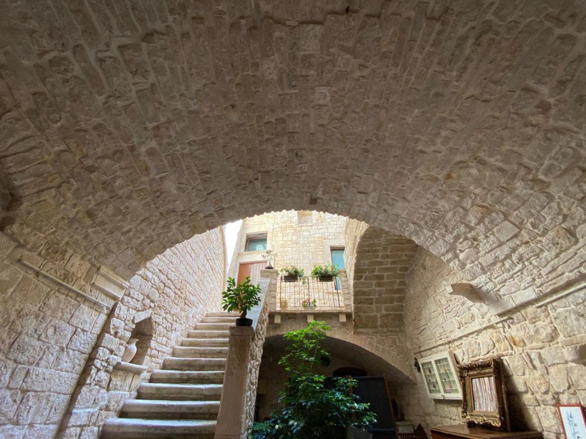 דירות ג'ובינאצו Palazzo Morola XIV Century מראה חיצוני תמונה