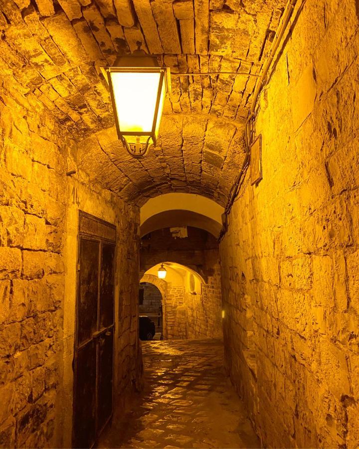 דירות ג'ובינאצו Palazzo Morola XIV Century מראה חיצוני תמונה