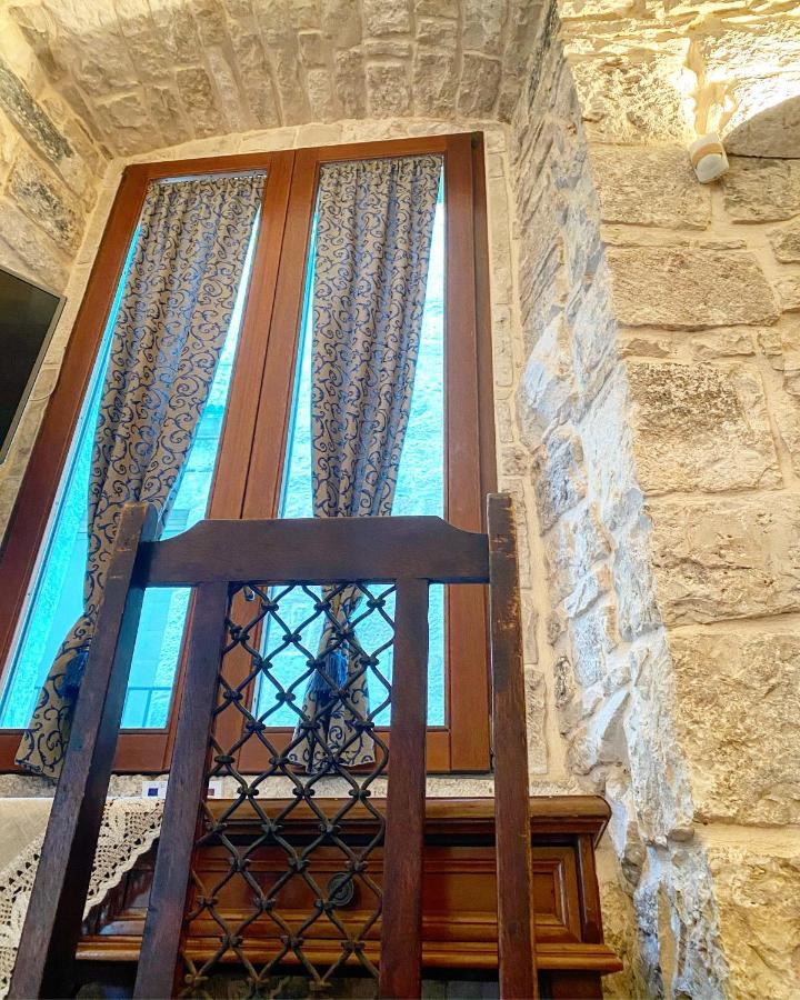 דירות ג'ובינאצו Palazzo Morola XIV Century מראה חיצוני תמונה