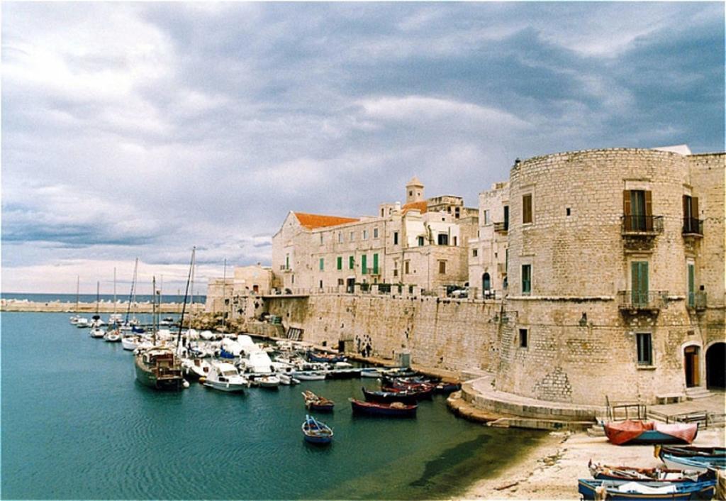 דירות ג'ובינאצו Palazzo Morola XIV Century מראה חיצוני תמונה