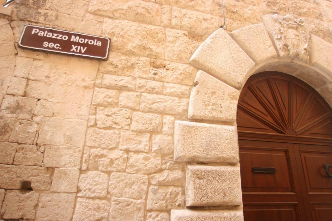 דירות ג'ובינאצו Palazzo Morola XIV Century מראה חיצוני תמונה