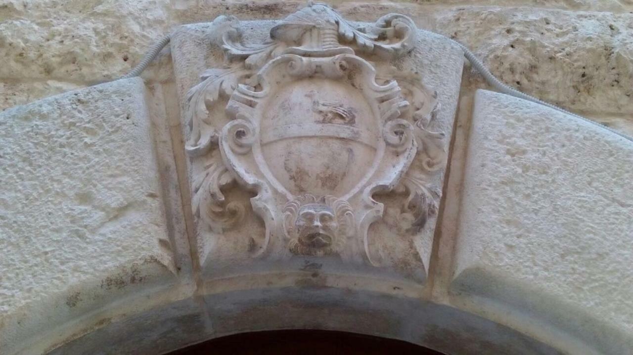 דירות ג'ובינאצו Palazzo Morola XIV Century מראה חיצוני תמונה