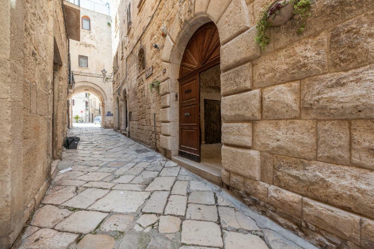 דירות ג'ובינאצו Palazzo Morola XIV Century מראה חיצוני תמונה