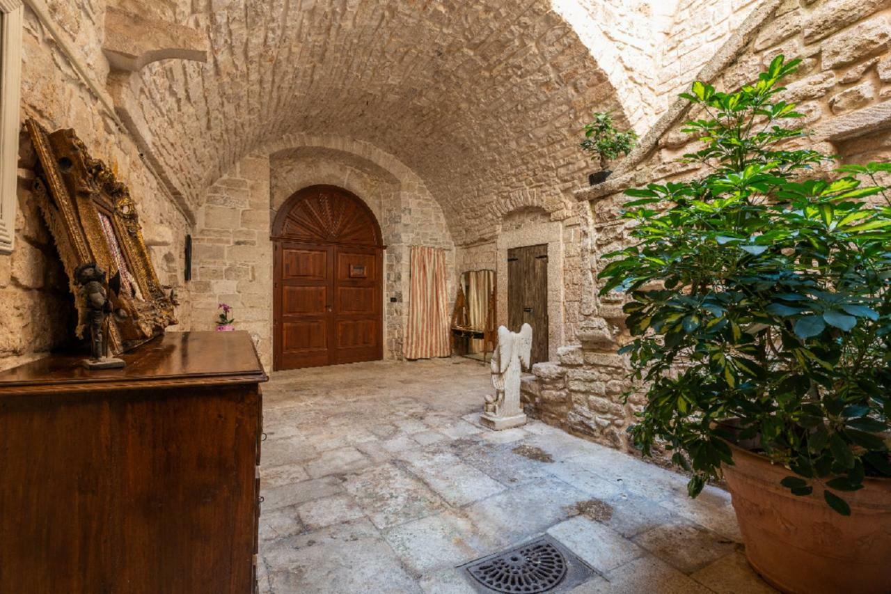דירות ג'ובינאצו Palazzo Morola XIV Century מראה חיצוני תמונה